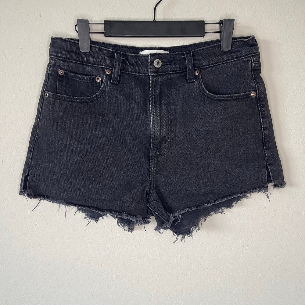 Abercrombie & Fitch The Mom Short High Rise Washed Black Cut off Denim Size 29/8